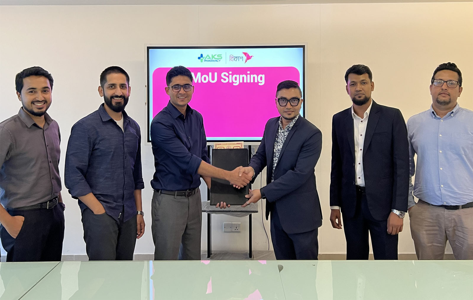 AKS Pharmacy offers TK 100 cashback via bKash