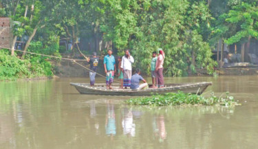 Faridpur villagers pulling rope for 40 years to cross River Kumar