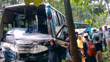 Five of a family killed in a road crash in Cox’s Bazar