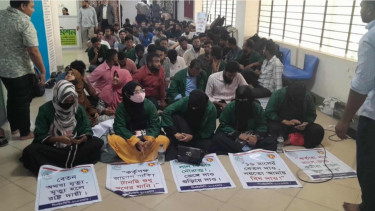 Community health workers continue protest over 16 months’ unpaid wages