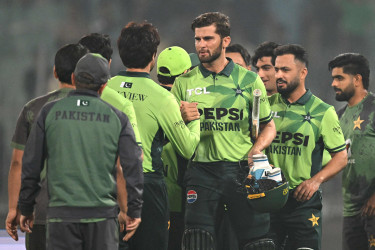 Pakistan edge South Africa in tense ODI finish in Faisalabad
