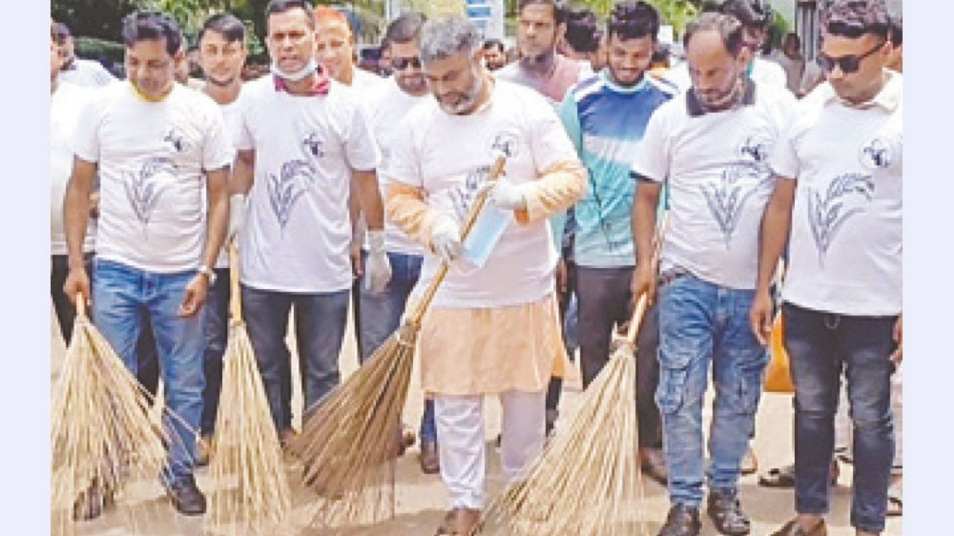 Sharifuzzaman leads local relief initiatives in Chuadanga