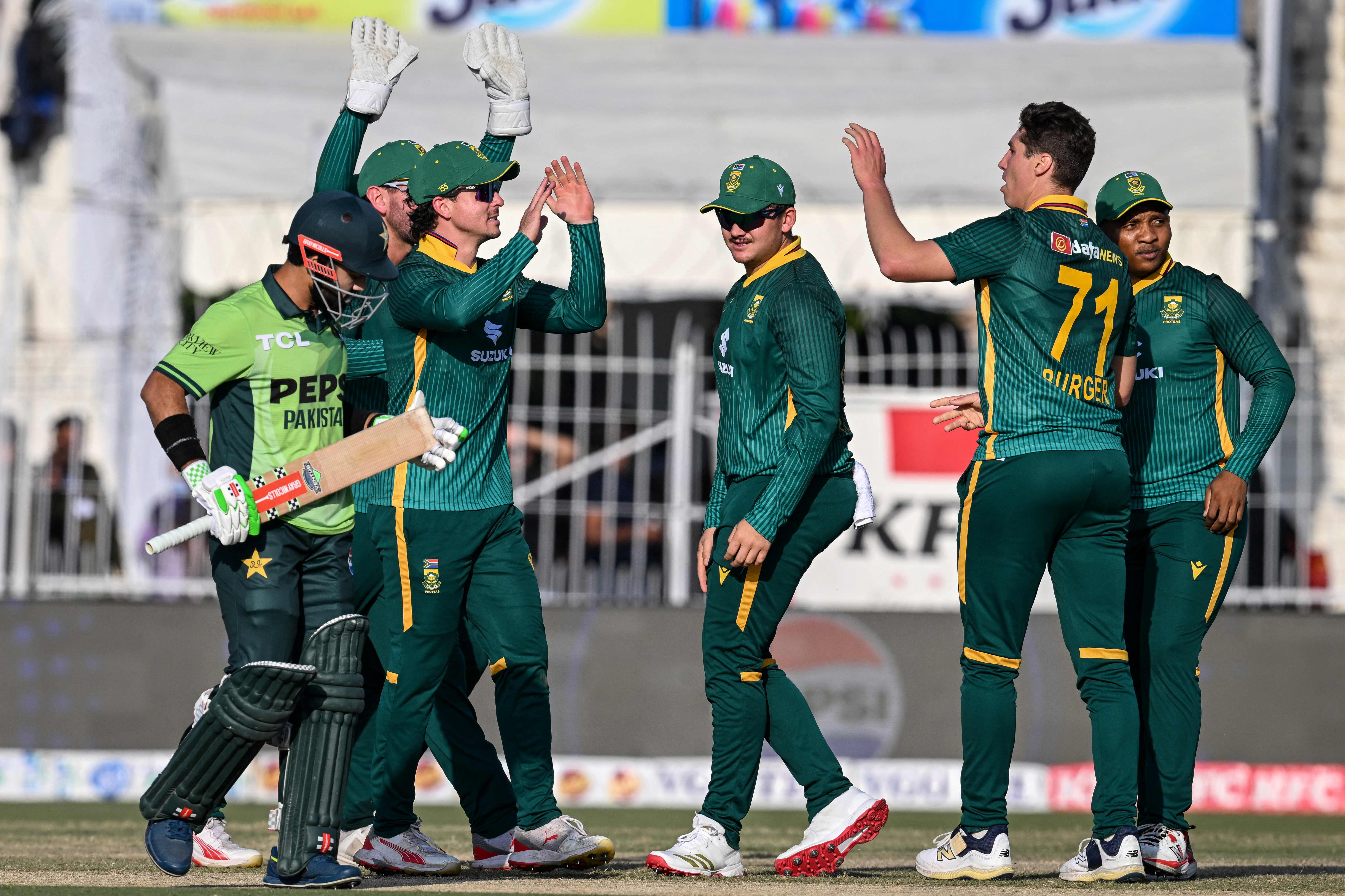 Burger strikes as South Africa restrict Pakistan to 269-9