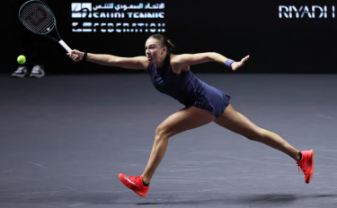 Anisimova outlasts Swiatek at WTA Finals to join Rybakina in semis