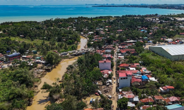 Philippine death toll tops 140 as typhoon heads towards Vietnam