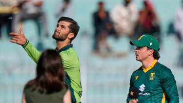 Pakistan batting first against South Africa with chance to win