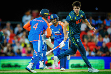 India thump Australia to take 2-1 lead in T20 series