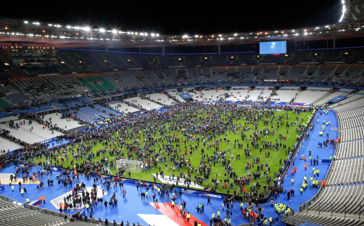 France players to honor victims of Paris attacks in 2015