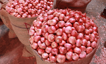 Onion prices skyrocket in Dhaka; from Tk70 to Tk120 per kg