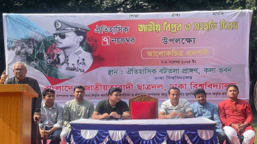 Various events mark ‘Revolution and Solidarity Day’ at DU