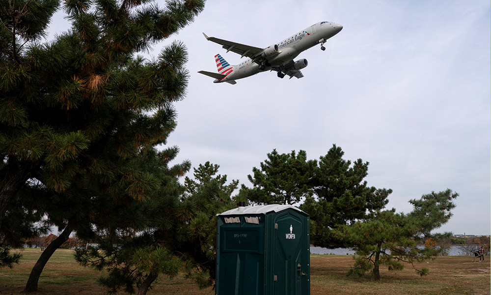 US warns it could force 20% flight cuts if shutdown continues