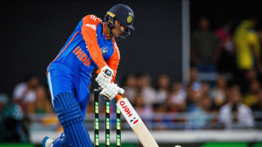 Australia wins toss, sends India in to bat in decider