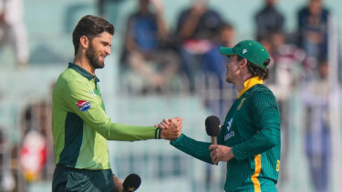 South Africa wins first toss on tour to Pakistan, elects to bat in series-deciding