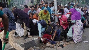Police-teacher clash at Shahbagh leaves 120 injured