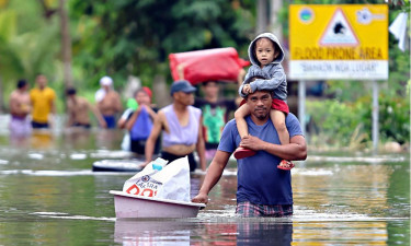 Huge new storm nears Philippines