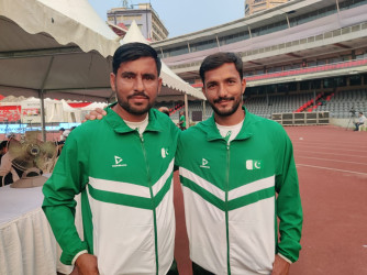 Farmers with bows, dreams beyond the fields