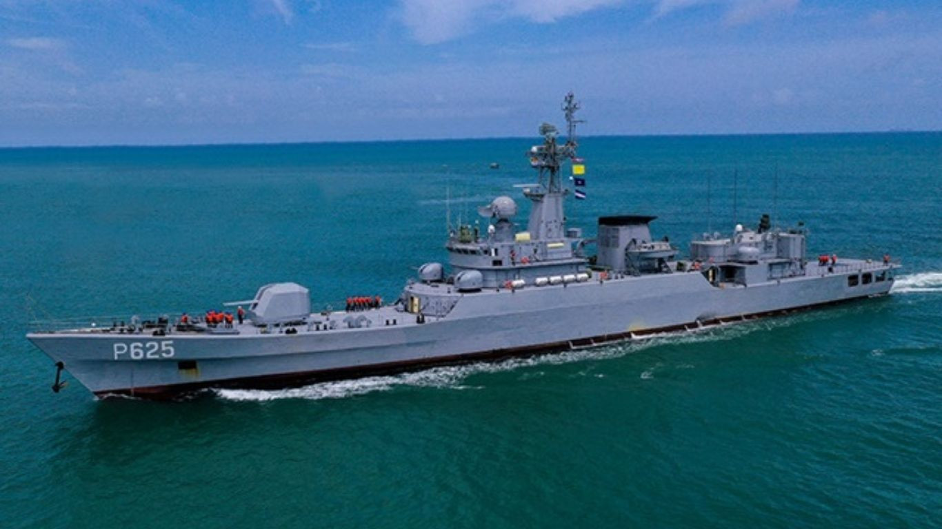 Sri Lanka navy arrests 14 Indian fishermen for poaching