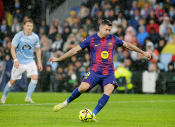 Lewandowski hat-trick steers Barcelona to 4-2 win at Celta Vigo