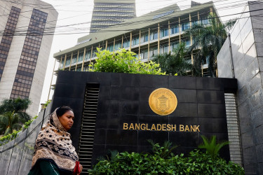 Govt may compensate investors in 5-bank merger: BB