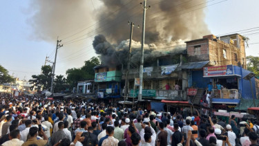 Businessman dies as fire guts over 50 shops in Ukhiya