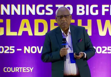 Fahim calls on district coaches to spot promising women cricketers