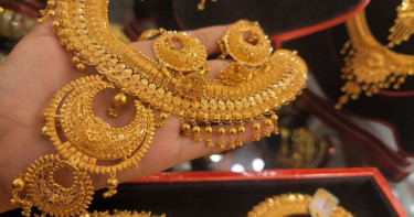 Gold price rises to Tk2.04 lakh per bhori