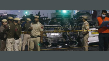 13 killed in blast near Red Fort, car with people exploded at traffic signal