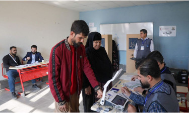 Iraqis vote in general election in rare moment of calm