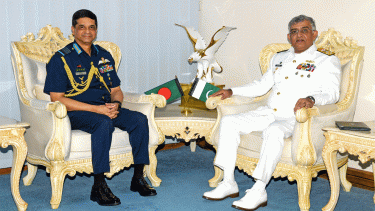 Pakistan navy chief meets Bangladesh air force chief