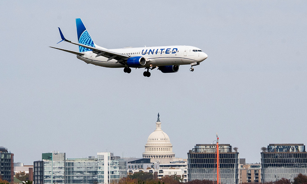 US airlines cancel 1,200 flights Tuesday as shutdown continues