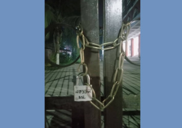 Banned Chhatra League locks five buildings at DU; DUCSU calls sit-ins to foil next sabotage attempts