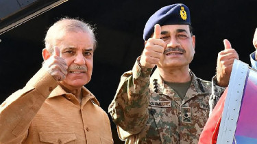 Pakistan parliament approves more powers for army chief, curbs top court