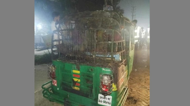 Miscreants set fire to CNG-run auto-rickshaw in Siddhirganj