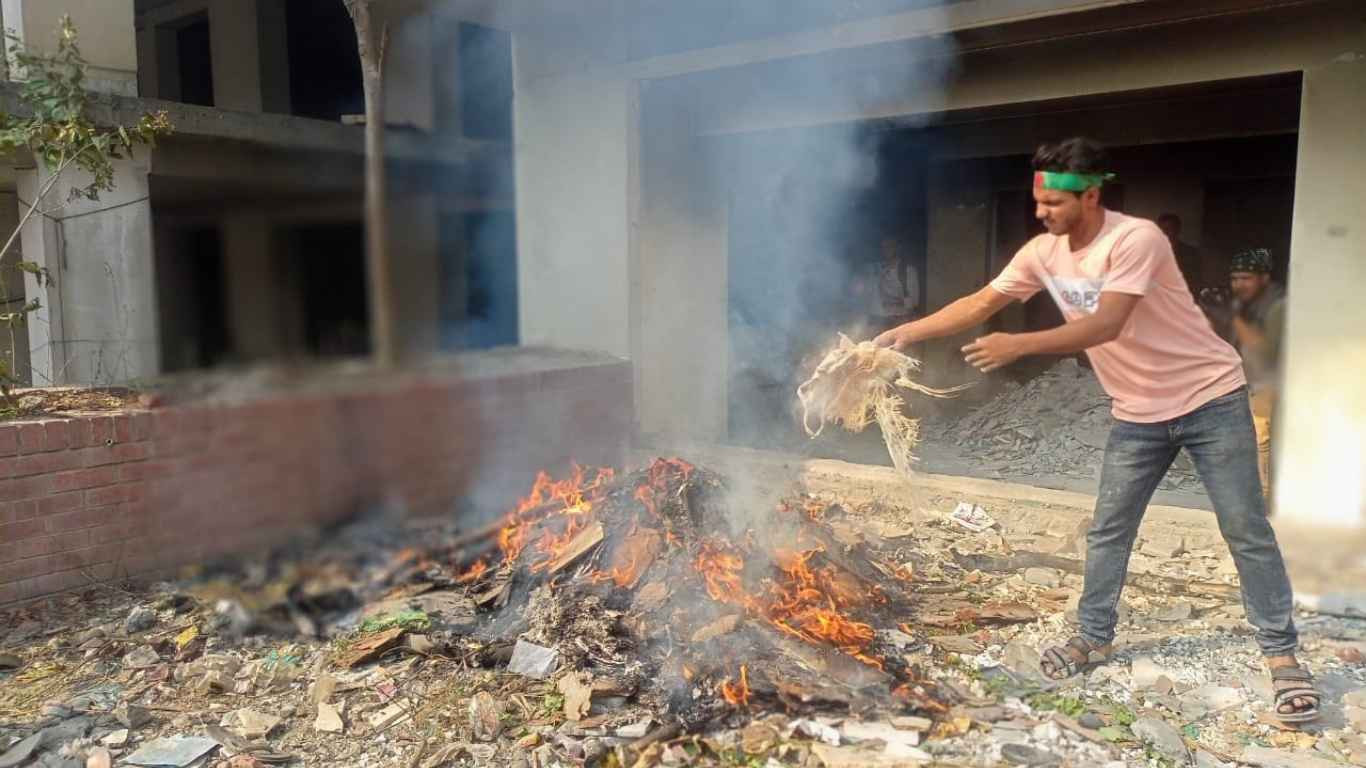 Protesters set fire to Awami League office in Gulistan