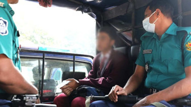Police detain ‘suspect’ teen from Dhanmondi 32