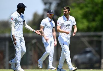 Wood injury scare as England's Stokes takes six on bowling comeback