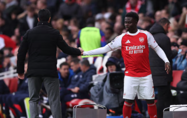 Arsenal's Saka dismisses early title talk