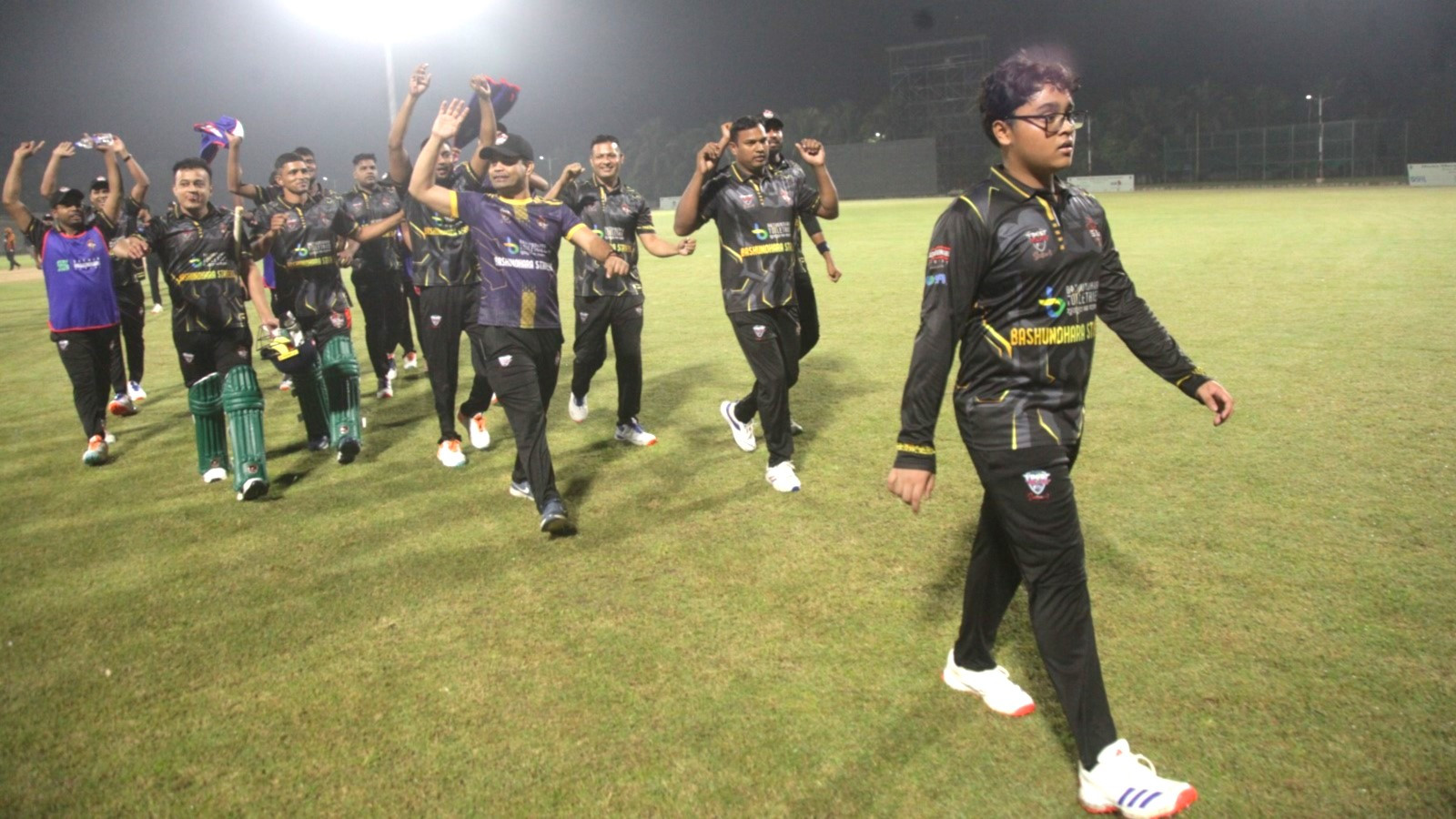 Bashundhara Strikes cruise into final with six-wicket win