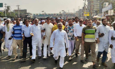 BNP candidate stages daylong sit-in on Dhaka-Chattogram highway