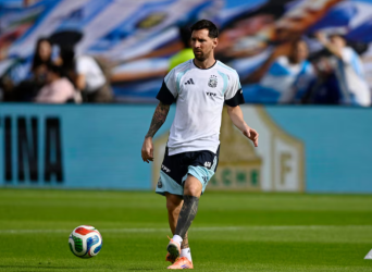 Barcelona plan to build Messi statue at revamped Camp Nou