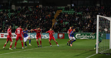 Italy leave it late to earn 2-0 win at Moldova