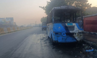 Minibus catches fire on Dhaka-Chattogram Highway in Narayanganj