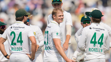 South Africa hits back on second day of 1st test against India as hosts are 138-4 at lunch