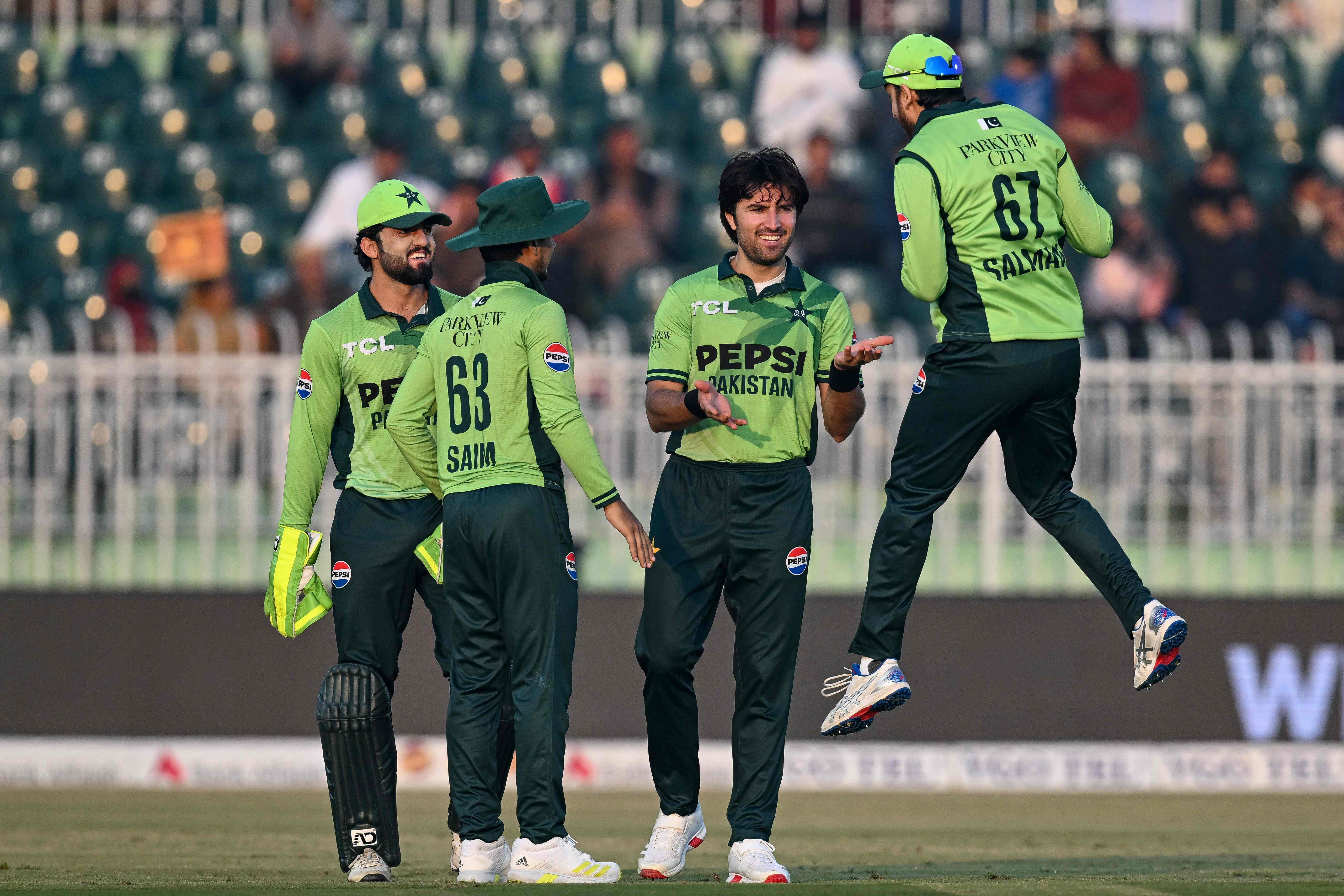 Wasim leads as Pakistan dismiss Sri Lanka for 211 in third ODI