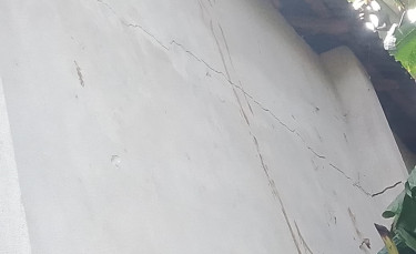 Cracks appear in wall of Pirgachha madrasa building