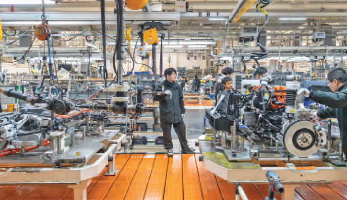 WHAT MAKES CHINA’S DEVELOPMENT UNIQUE