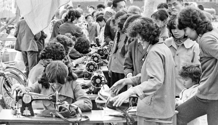 People offer sewing services at an open market in Quanzhou, Fujian province, in 1982.